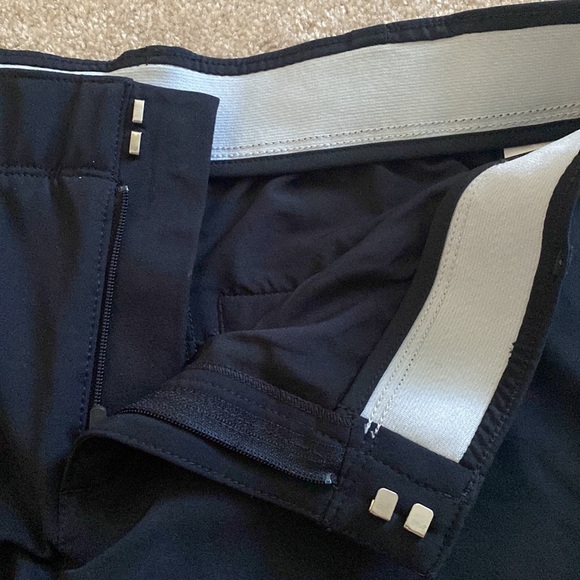 Under Amour 5” Short - Picture 2 of 4